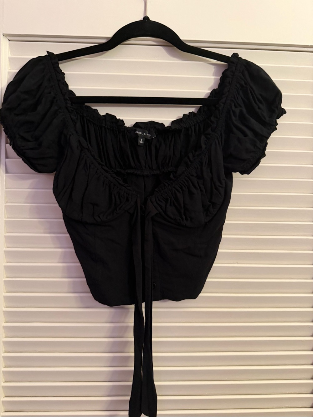 Kendall & Kylie Black Ruched Puff-Sleeve Tie-Front Crop Top